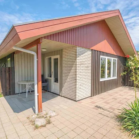 Lovely Summer House In Haarby By Helnaes Bay 別荘 *